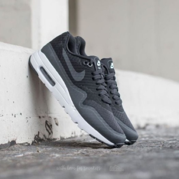 Nike Air Max 1 Ultra Essential in Black and Anthracite - Picture 1 of 11